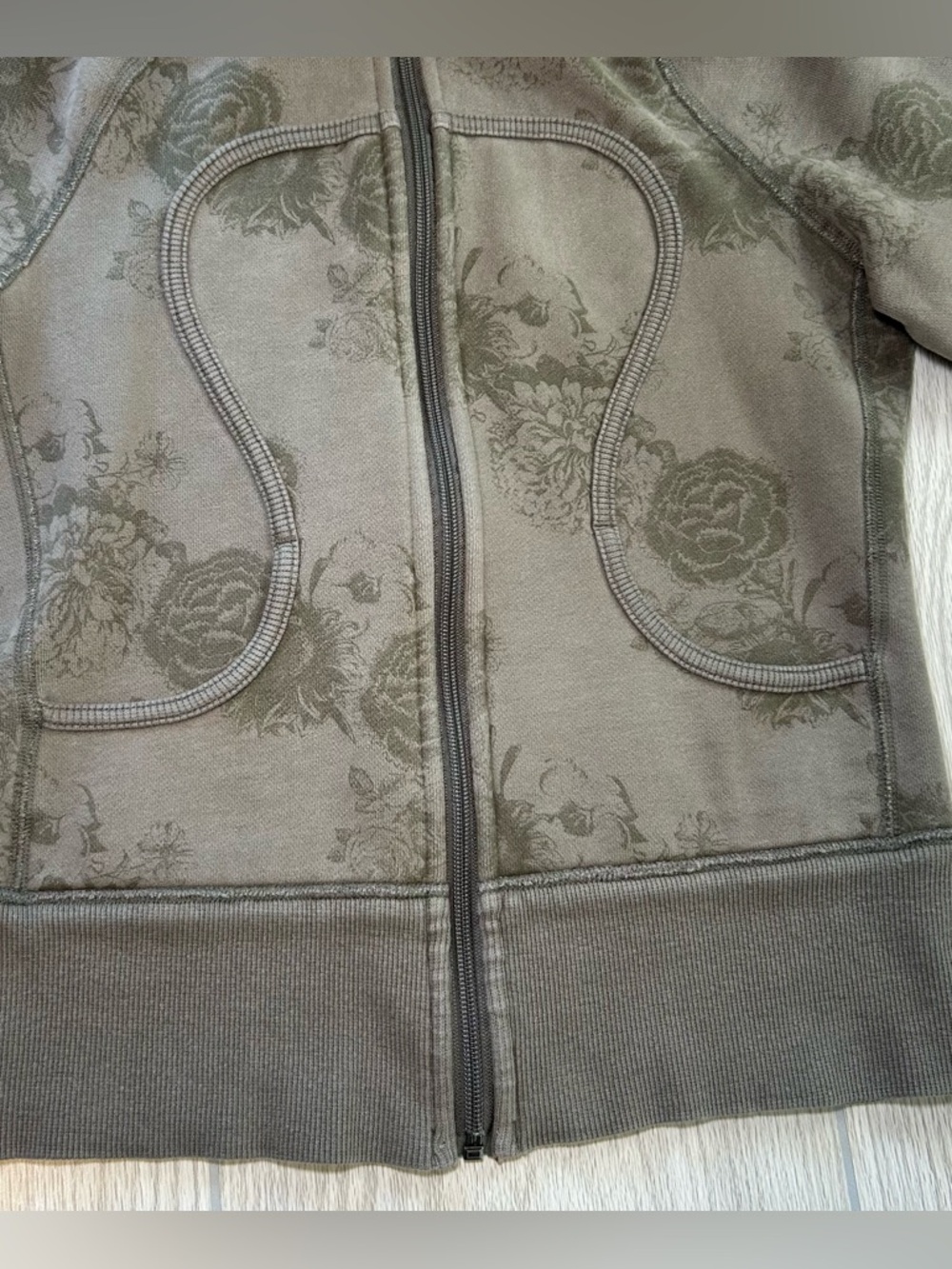 Lululemon Scuba Hoodie II Rare Alberta Lake Rose Special Edition Floral Size 2 - Picture 6 of 8